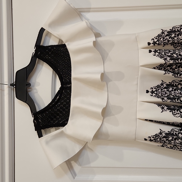 Beautiful Girls Dress Size 12 - Picture 2 of 10